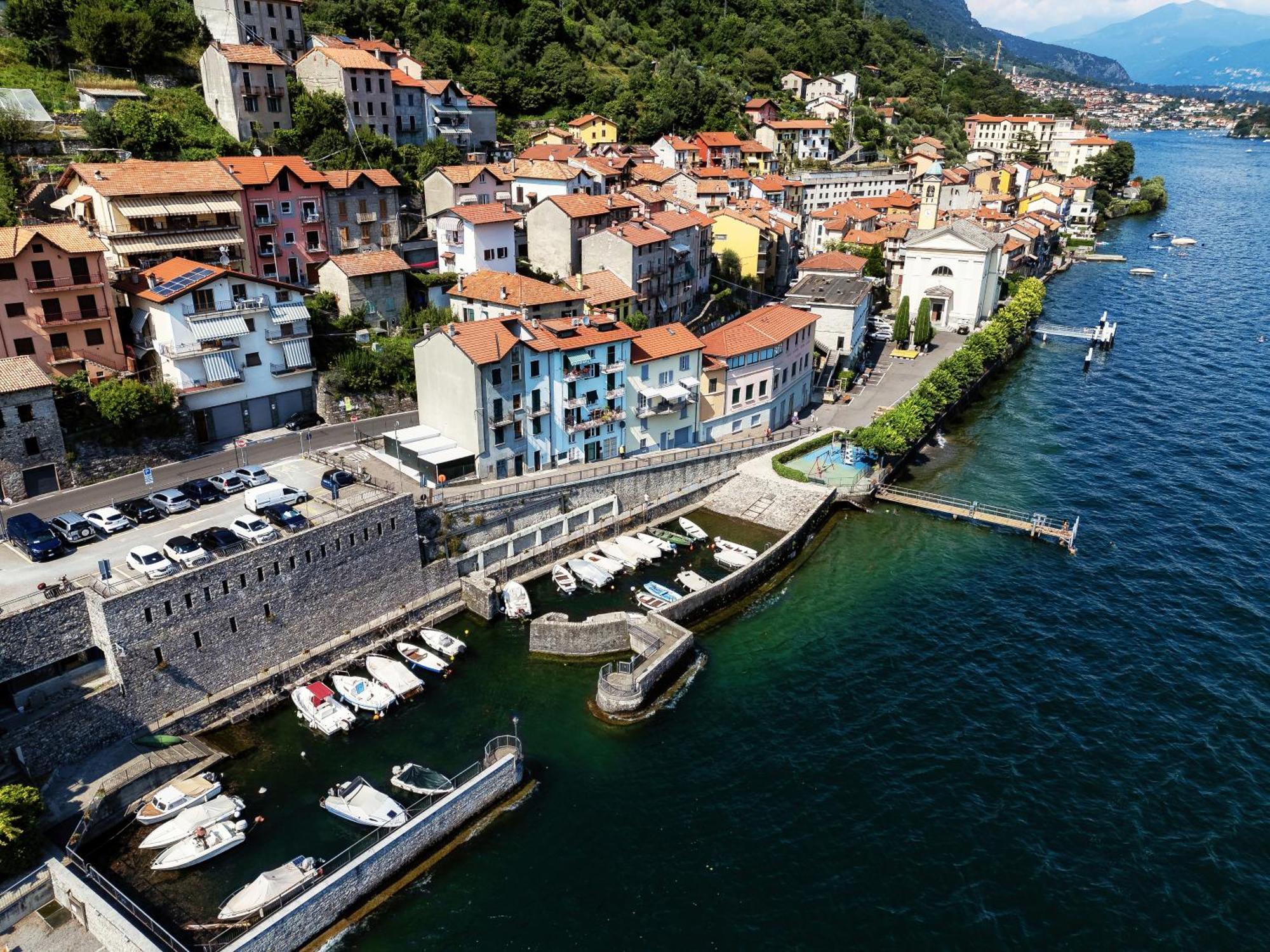 Delizioso Bilocale Vista Lago Colonno Екстер'єр фото
