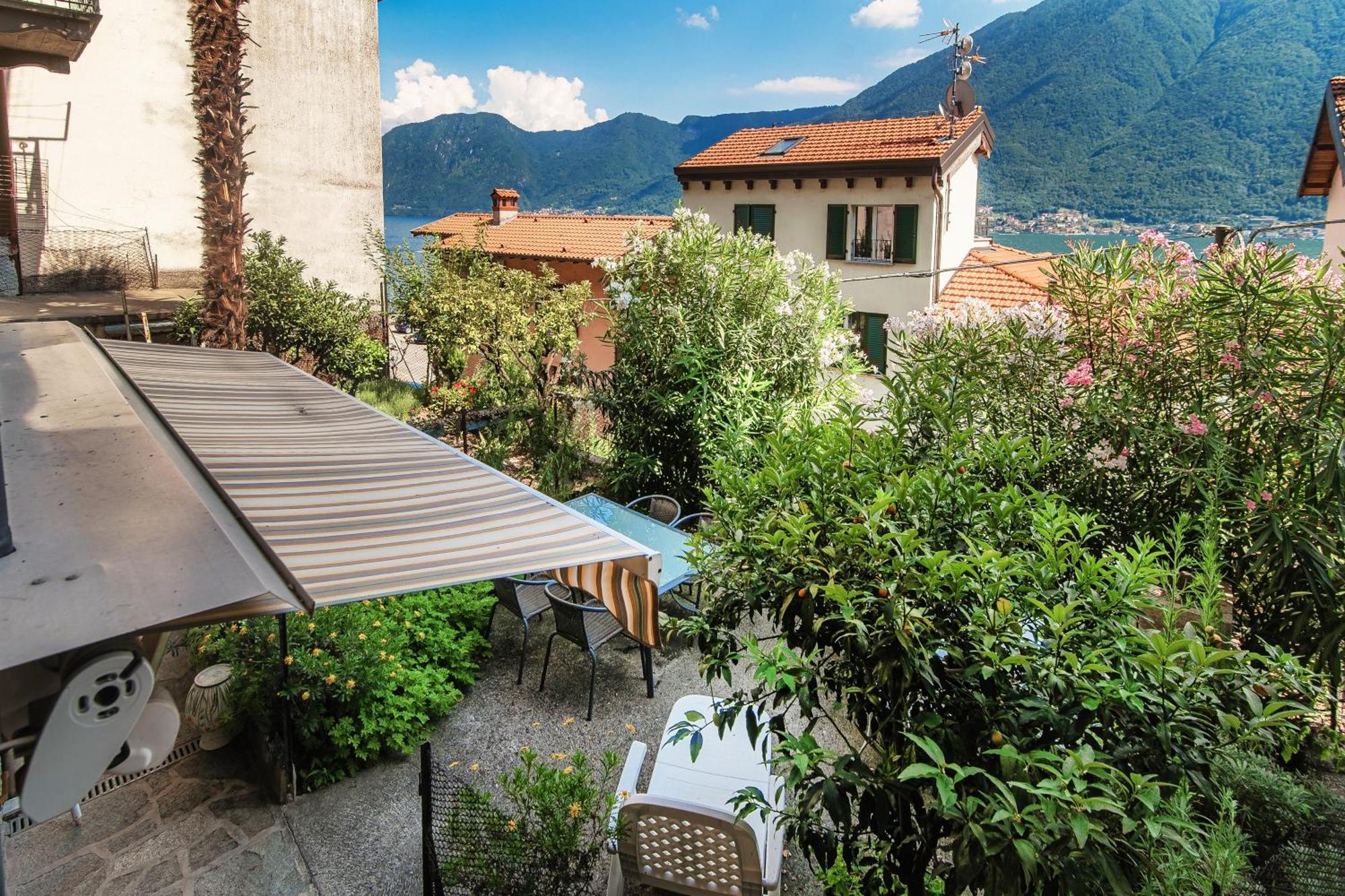 Delizioso Bilocale Vista Lago Colonno Екстер'єр фото