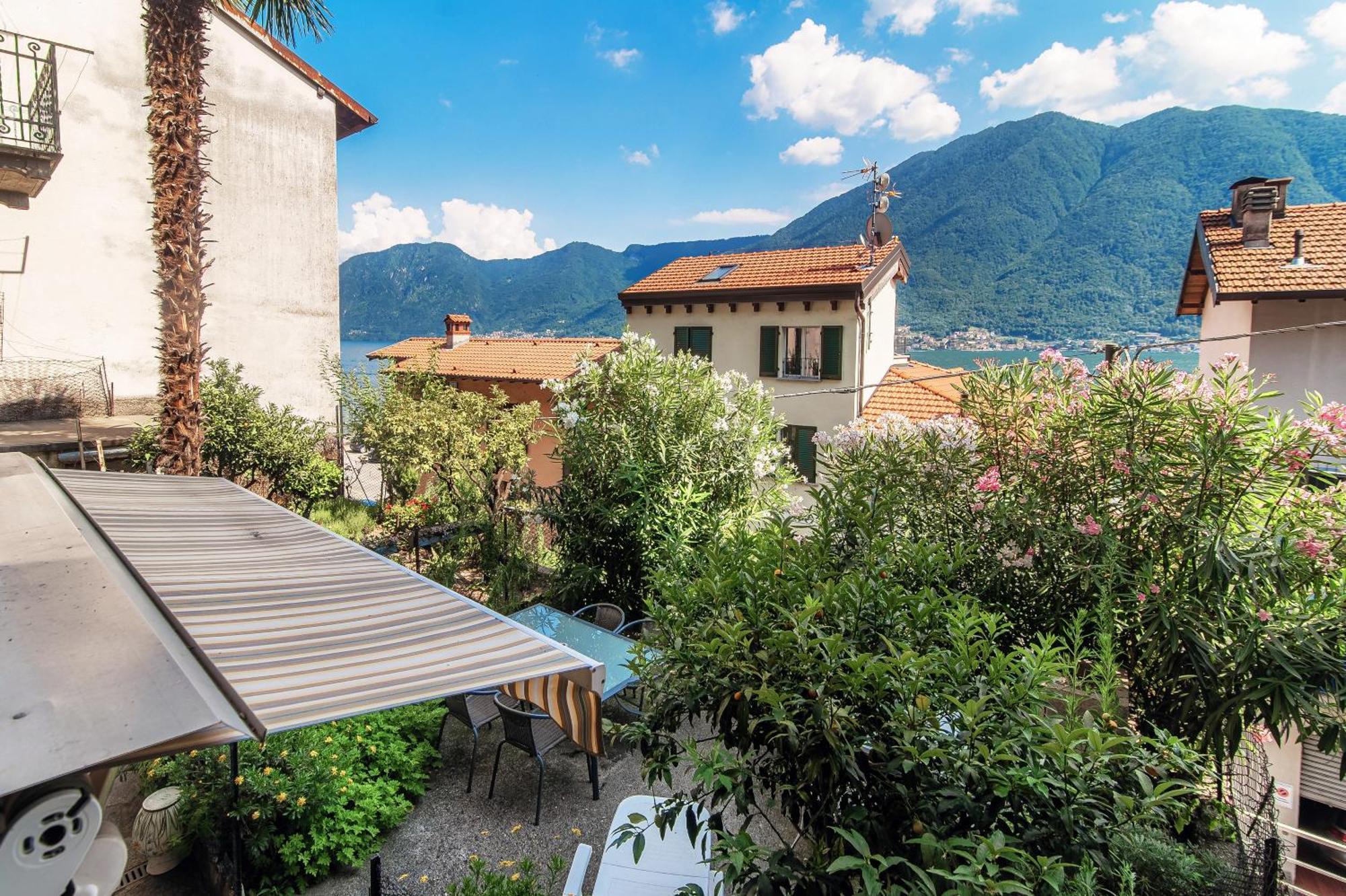 Delizioso Bilocale Vista Lago Colonno Екстер'єр фото