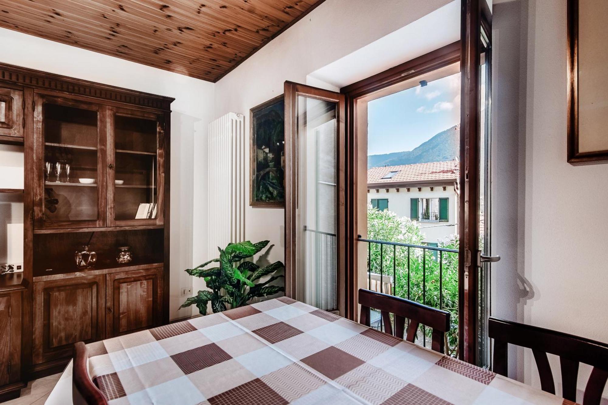 Delizioso Bilocale Vista Lago Colonno Екстер'єр фото